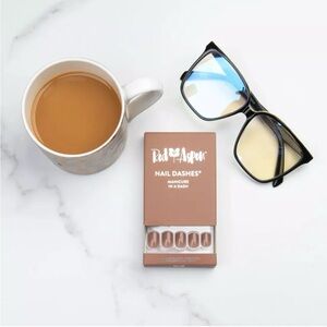 Red Aspen LIZA LOVES A LATTE Short Square Press On Nail Dashes Manicure In A Box